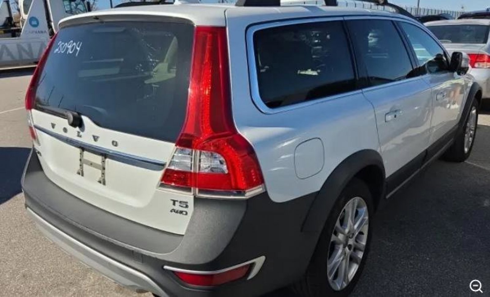 Used 2016 Volvo XC70 T5 Platinum w/ Protection Package image 8