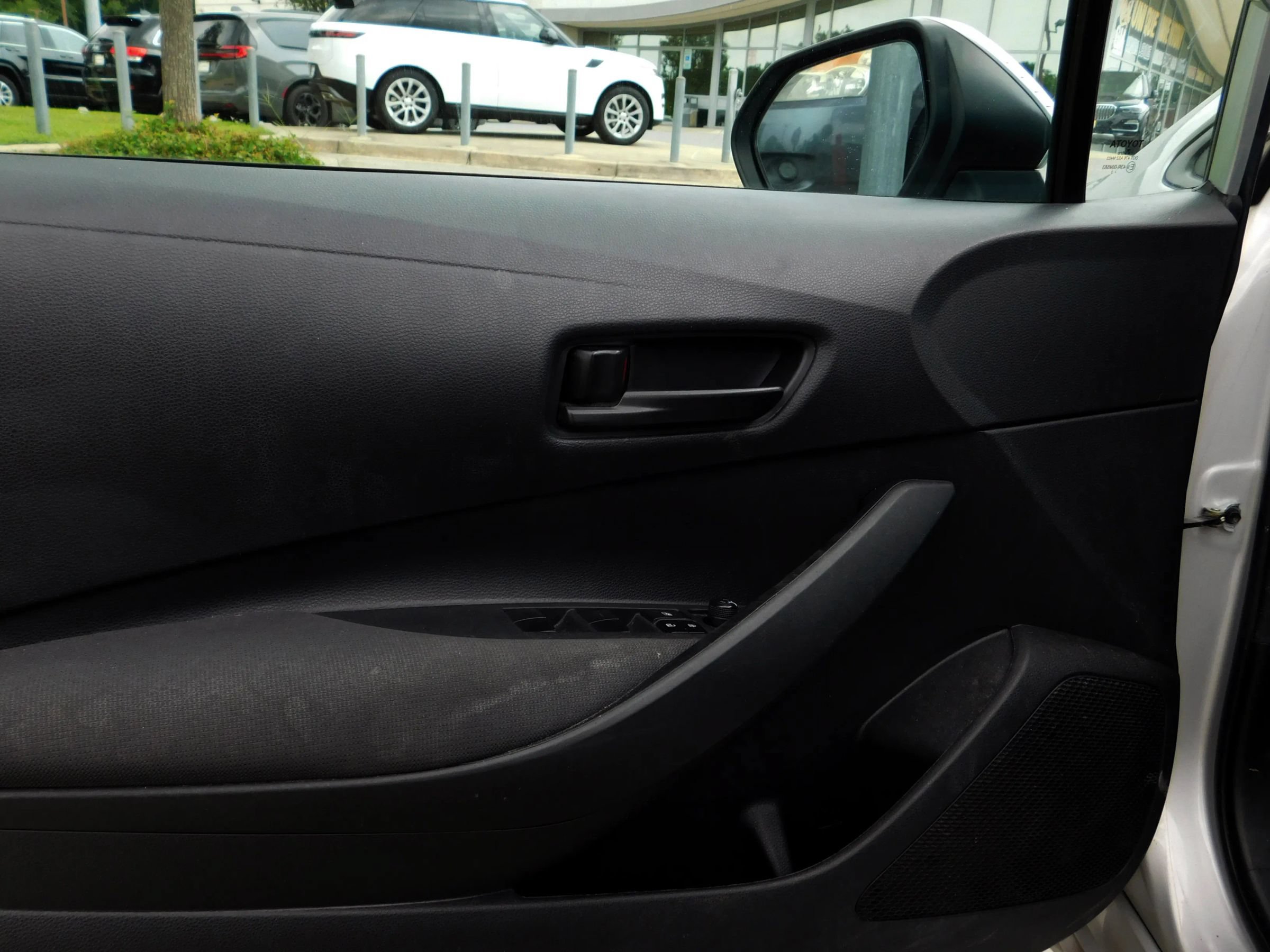Used 2022 Toyota Corolla LE FWD image 14