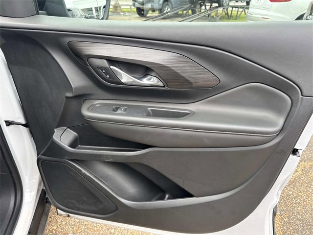 Used 2022 GMC Terrain SLE w/ Elevation Edition image 17