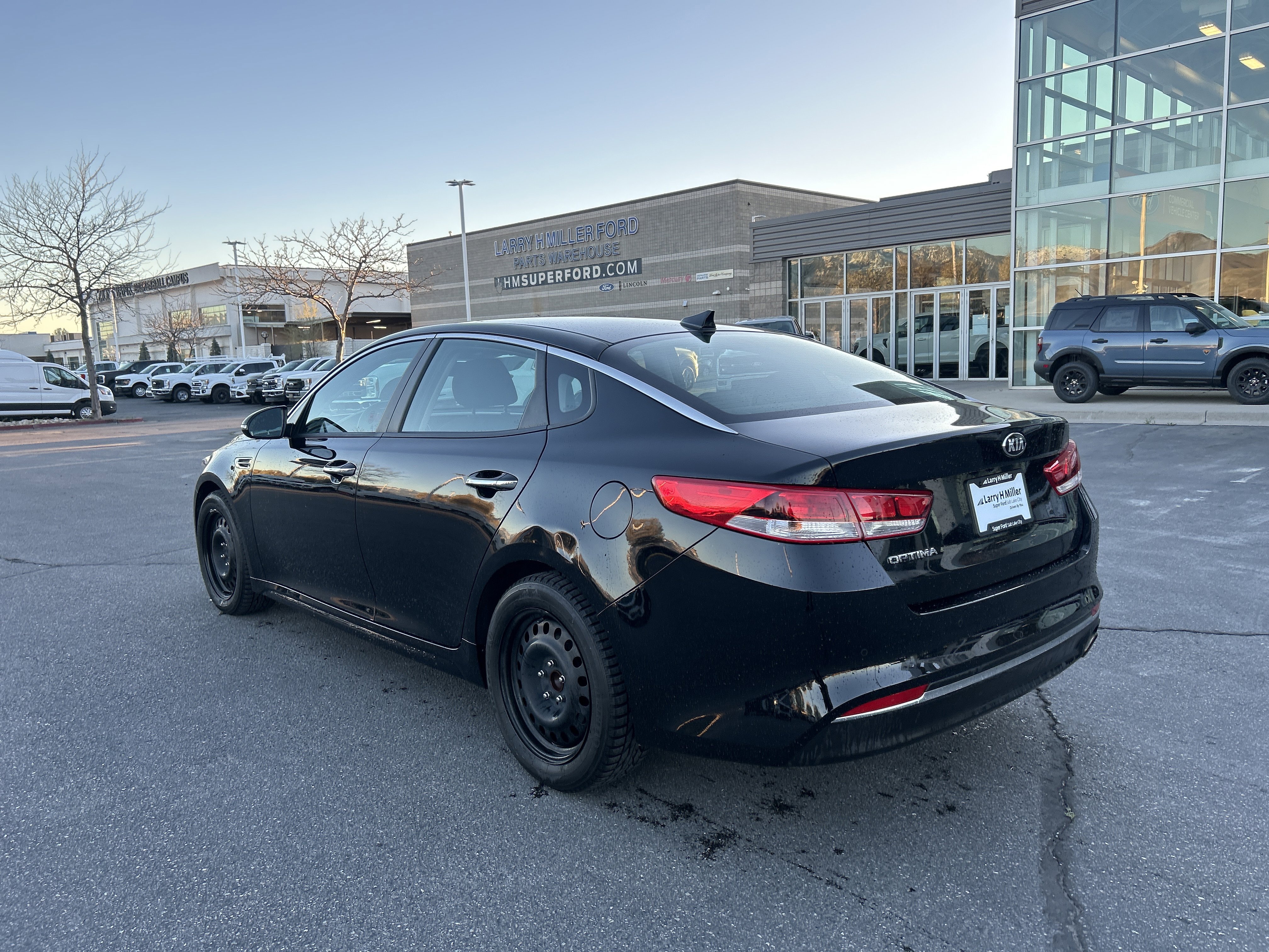 Used 2018 Kia Optima LX w/ 17" Alloy Wheels Package image 3