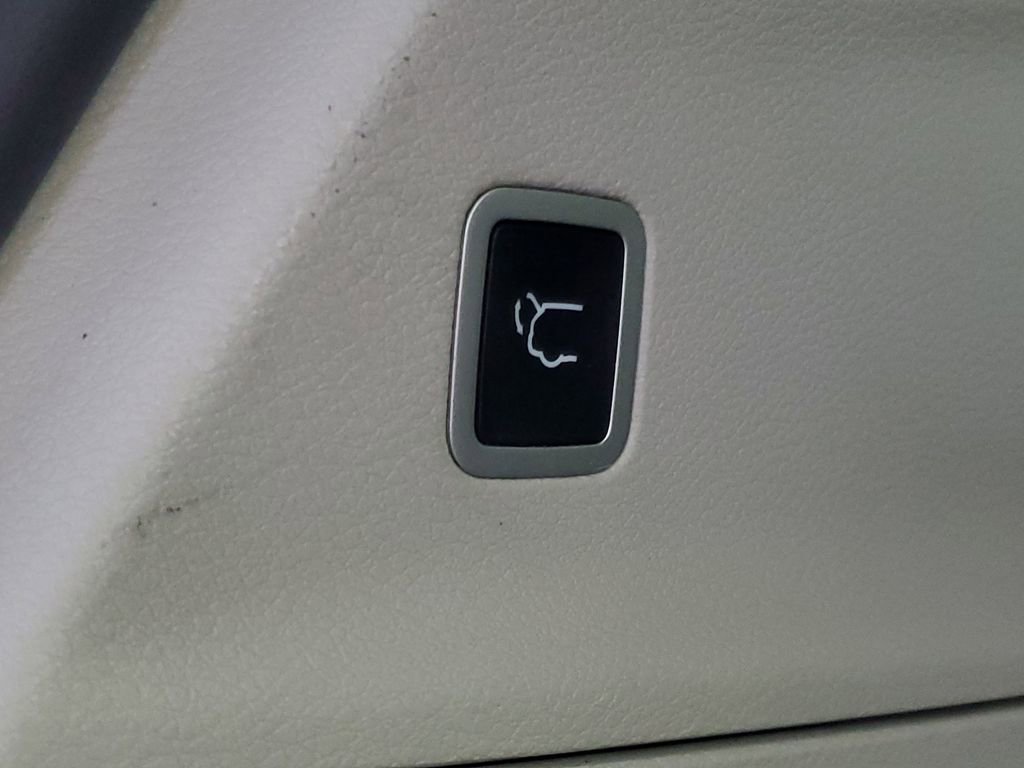 Used 2023 Chrysler Pacifica Touring-L image 12