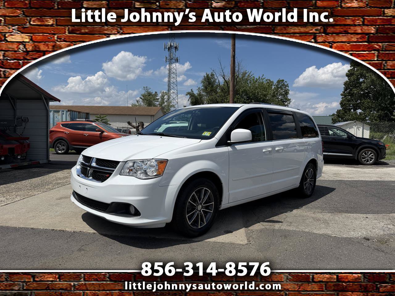 Used 2017 Dodge Grand Caravan SXT w/ Driver Convenience Group FWD image 1