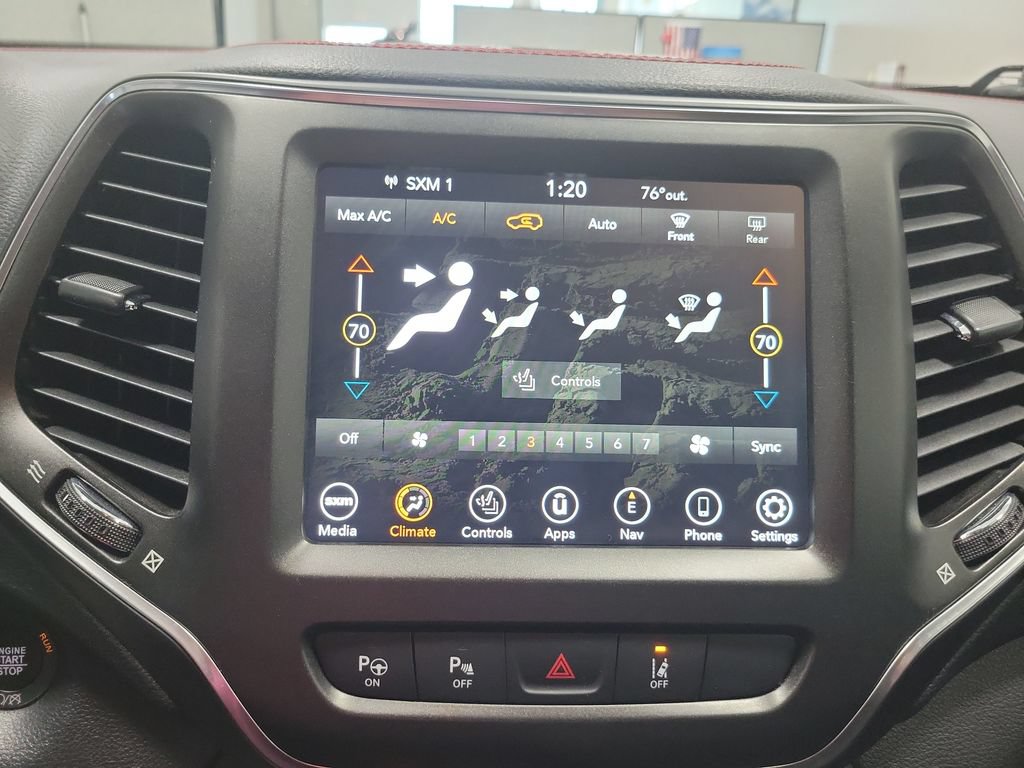 Used 2023 Jeep Cherokee Trailhawk AWD/4WD image 41