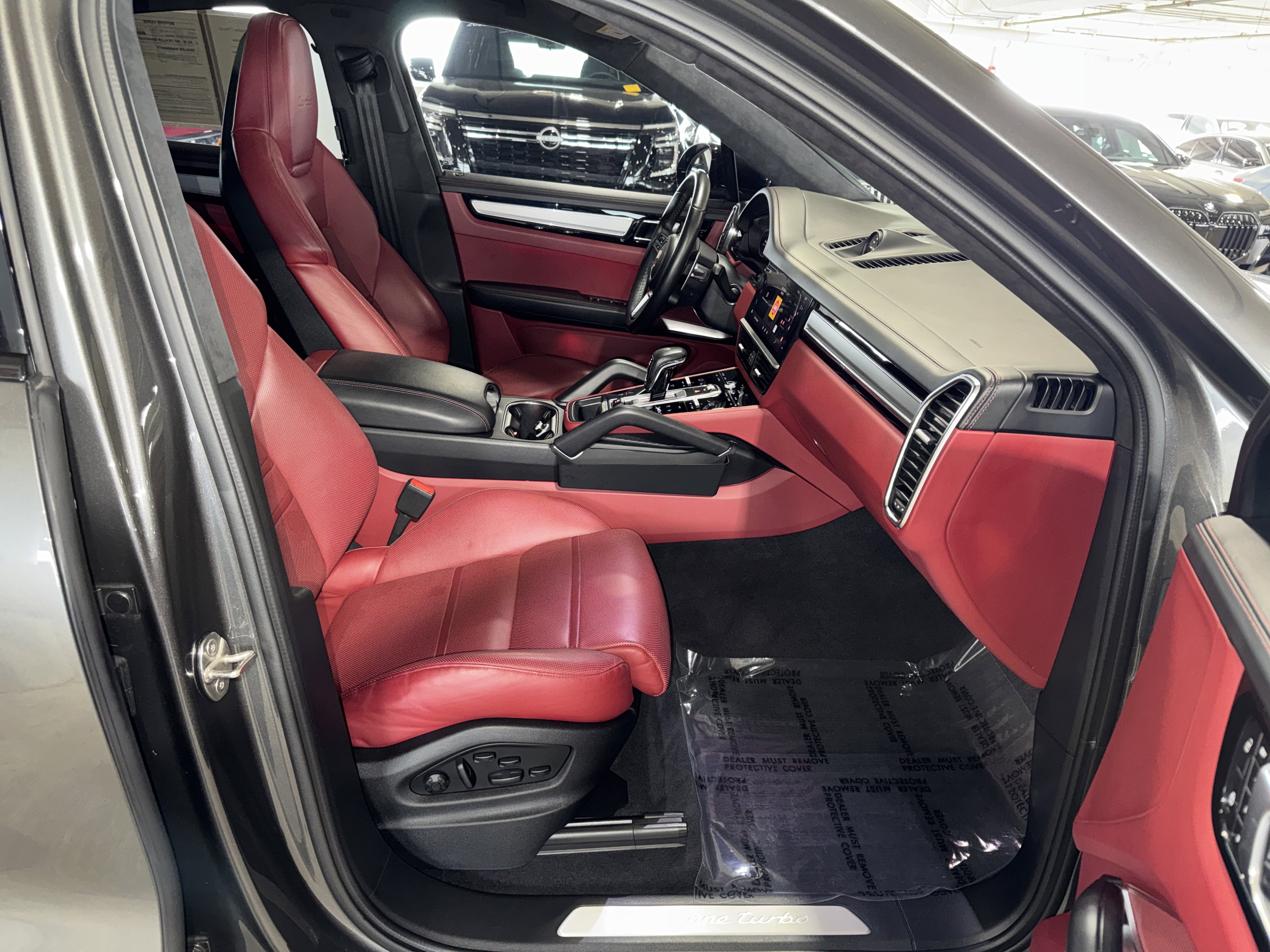 Used 2022 Porsche Cayenne Turbo image 10
