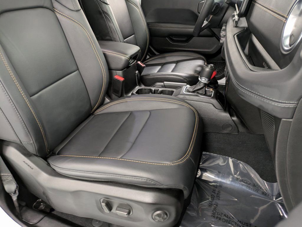 Used 2024 Jeep Wrangler Sahara image 29