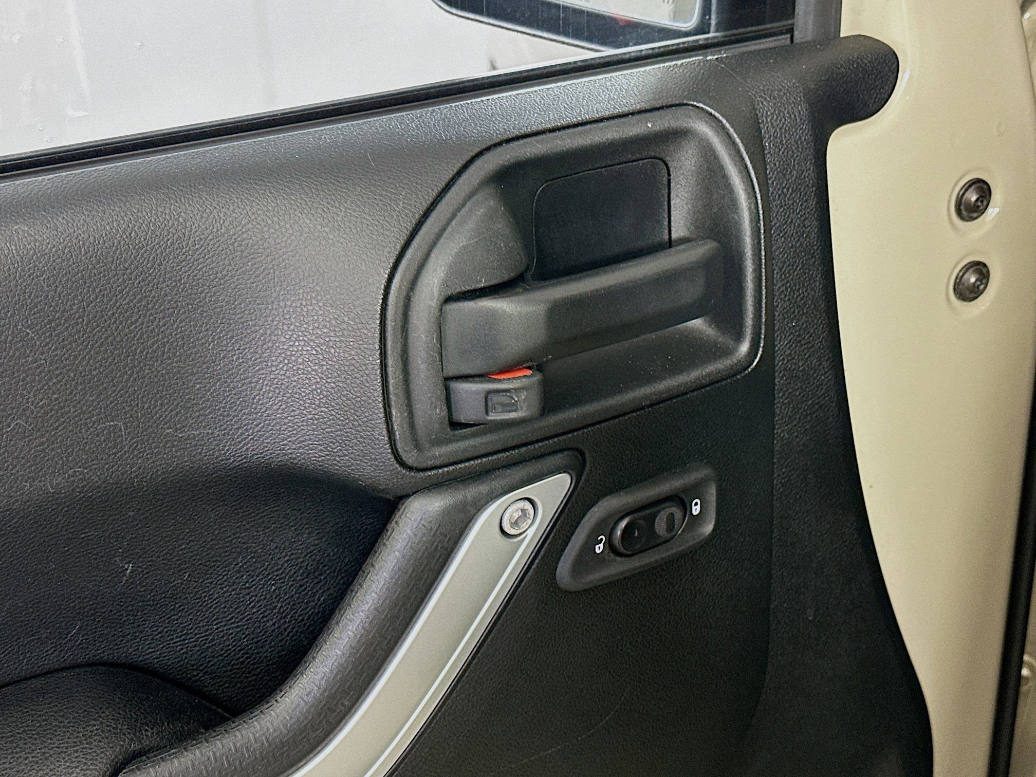 Used 2017 Jeep Wrangler Unlimited Sahara w/ Max Tow Package image 15