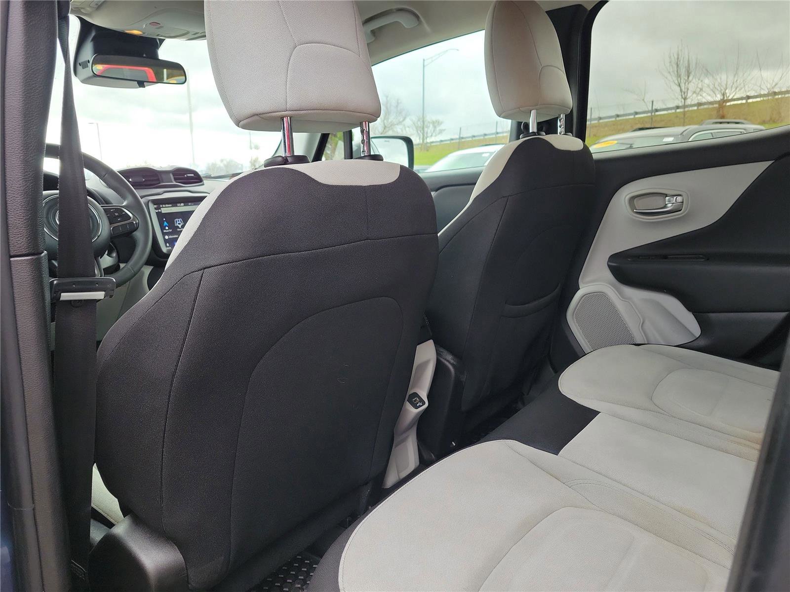 Used 2022 Jeep Renegade Latitude image 13