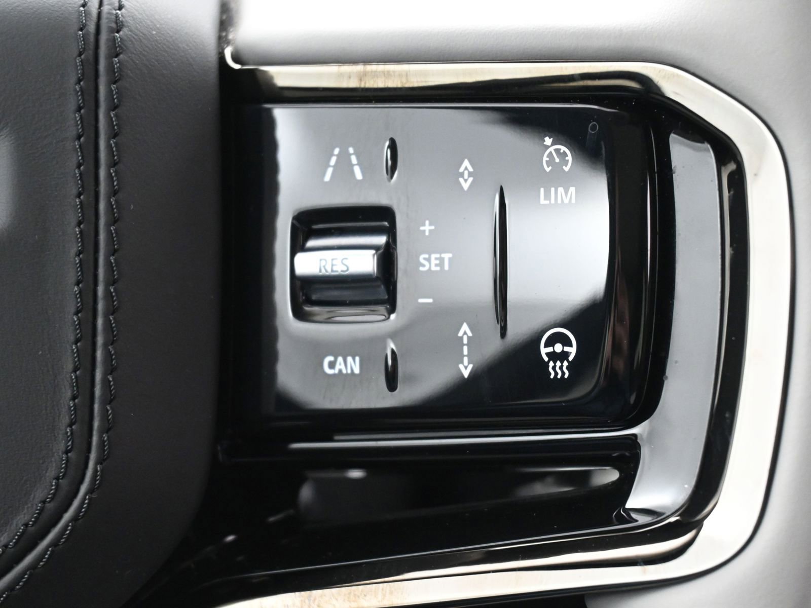 New 2025 Land Rover Range Rover Velar Dynamic SE image 20