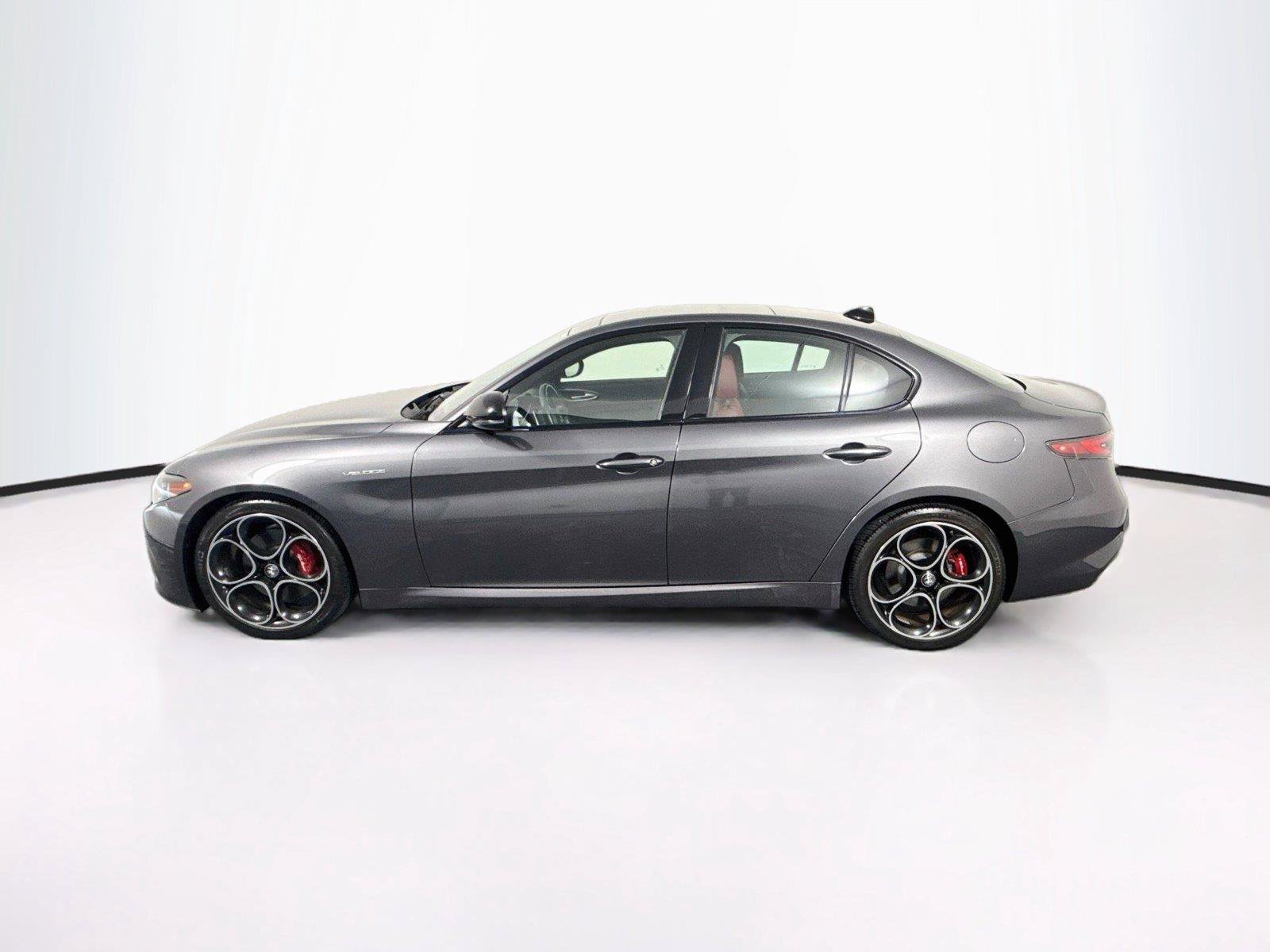 Used 2024 Alfa Romeo Giulia Veloce RWD image 2