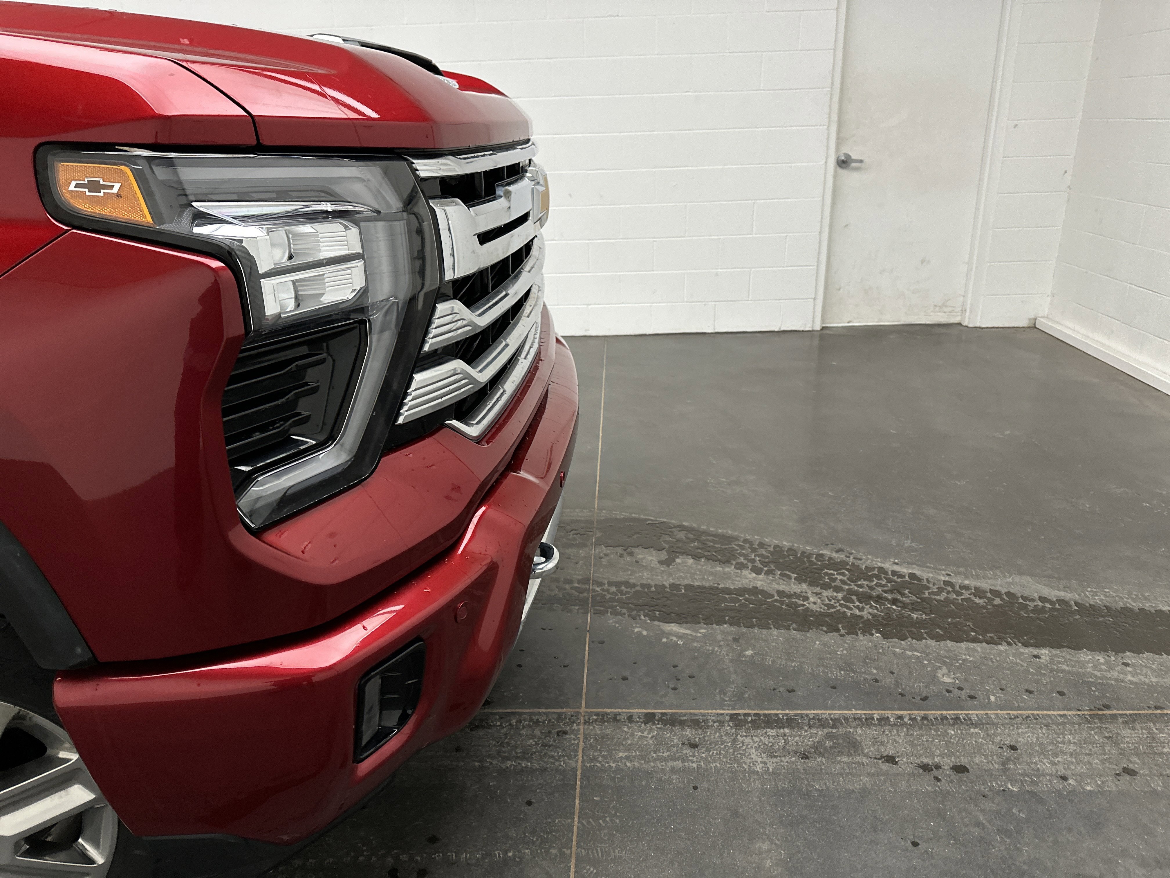 Used 2024 Chevrolet Silverado 2500 High Country w/ Technology Package image 2