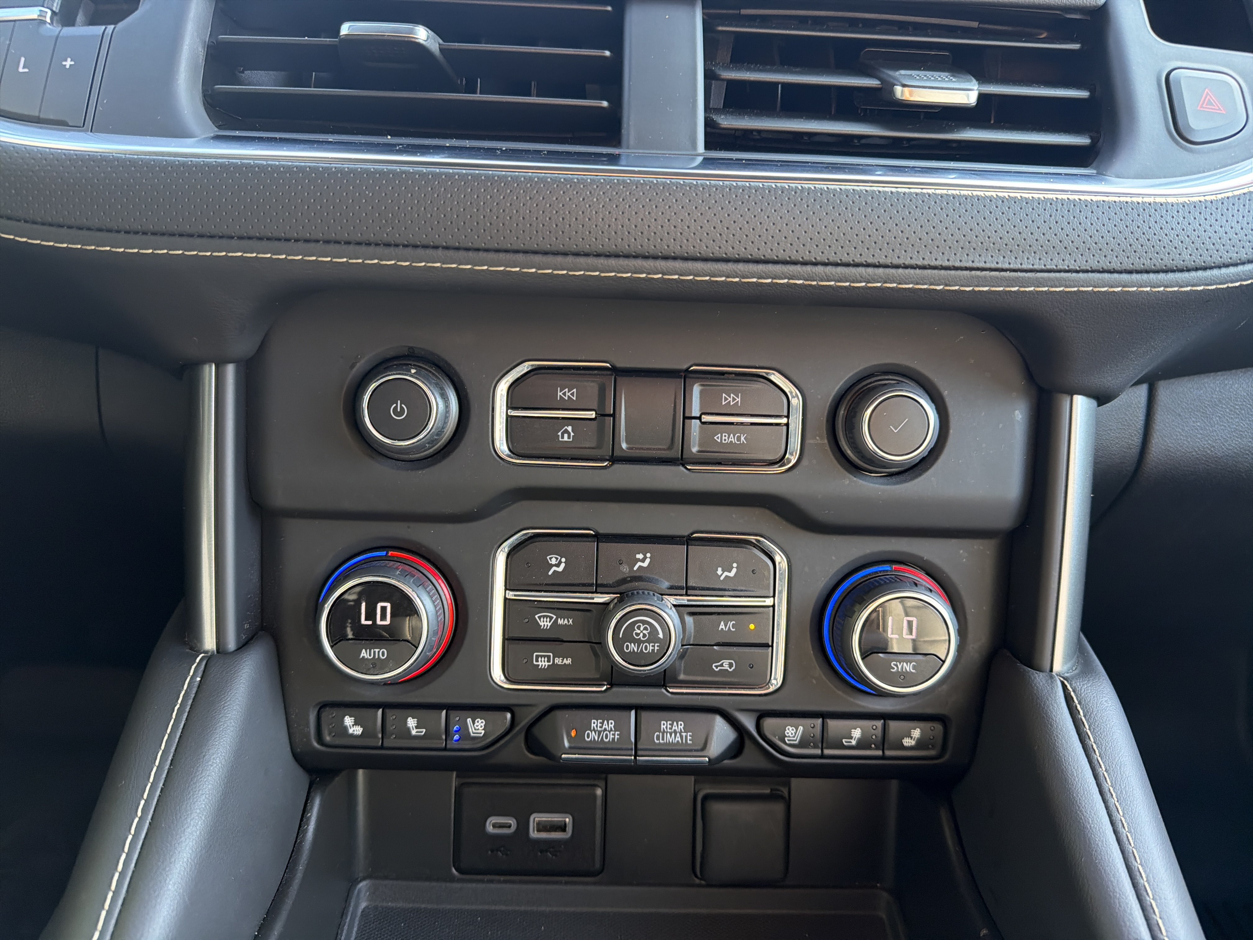 Used 2023 Chevrolet Suburban Premier AWD/4WD image 28