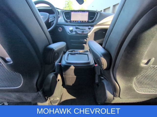 Used 2024 Chrysler Pacifica Limited FWD image 21