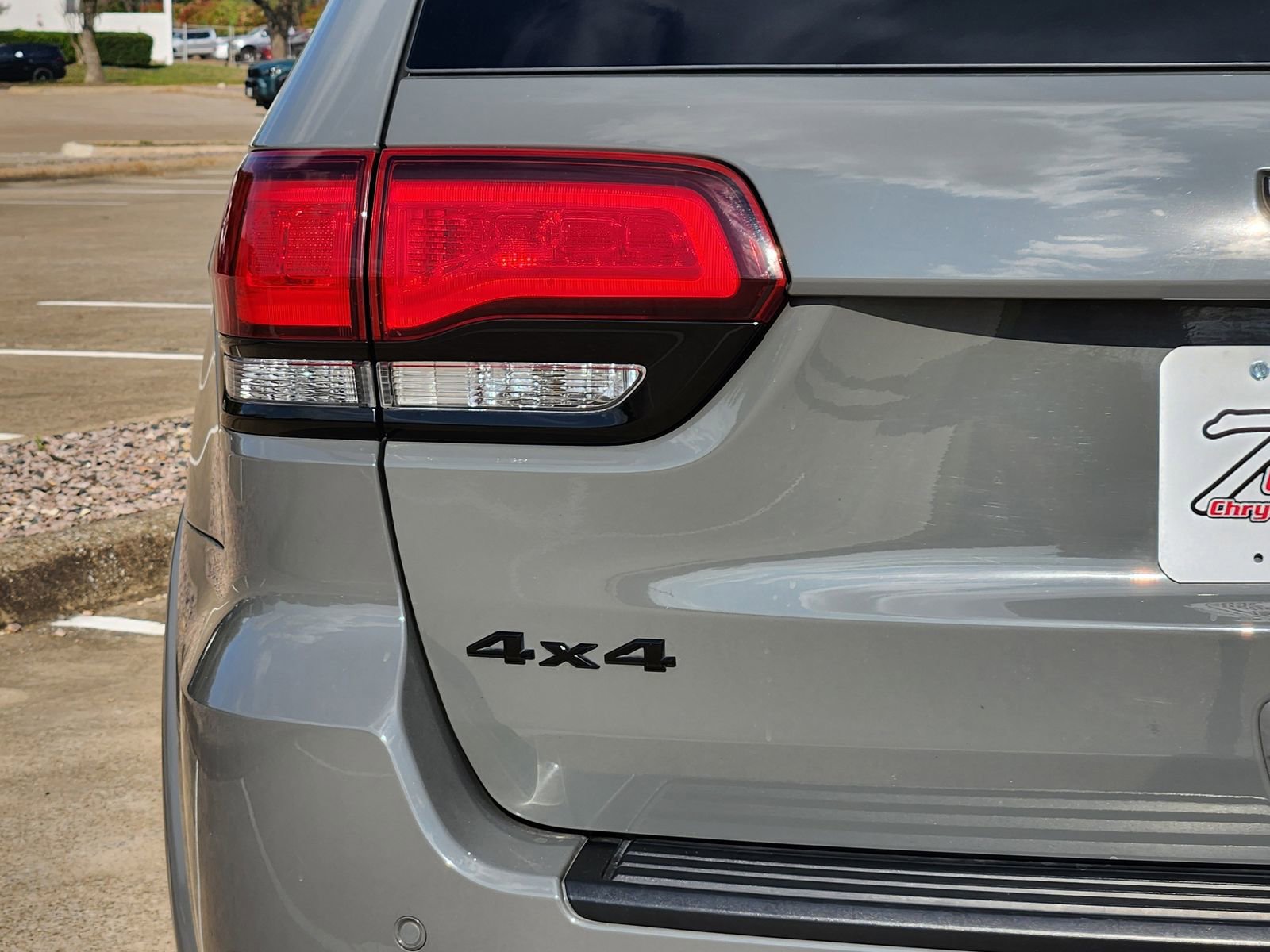 Used 2020 Jeep Grand Cherokee Altitude image 15