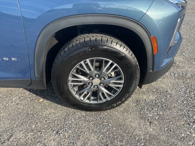 Used 2024 Chevrolet Traverse LT w/ Trailering Package AWD/4WD image 7