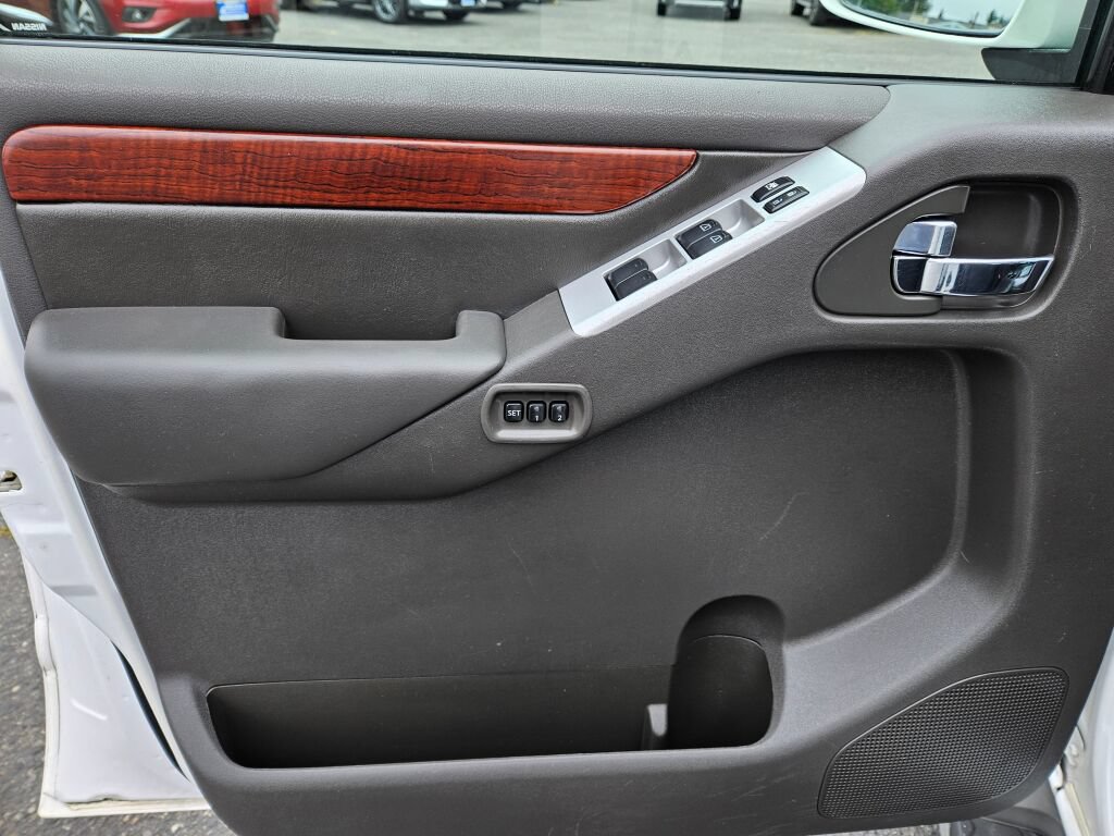 Used 2008 Nissan Pathfinder LE AWD/4WD image 18