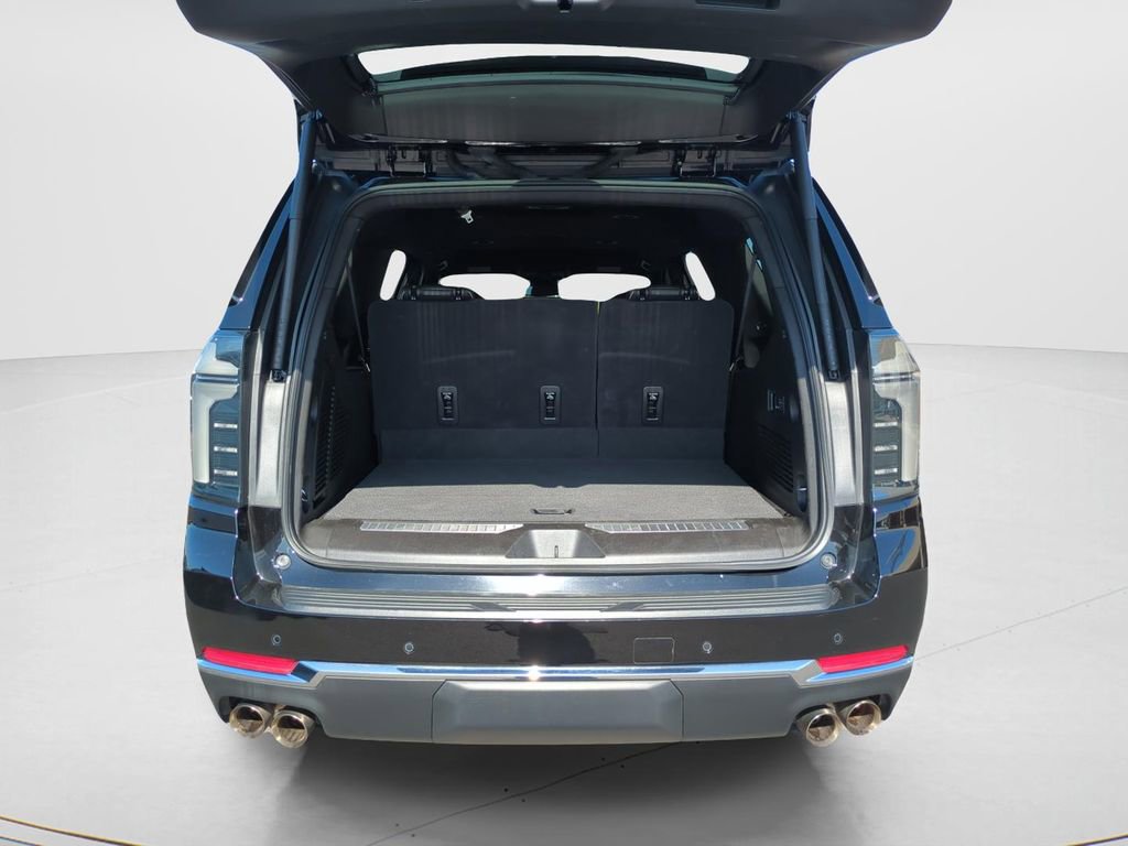 Used 2025 Chevrolet Suburban Premier image 9