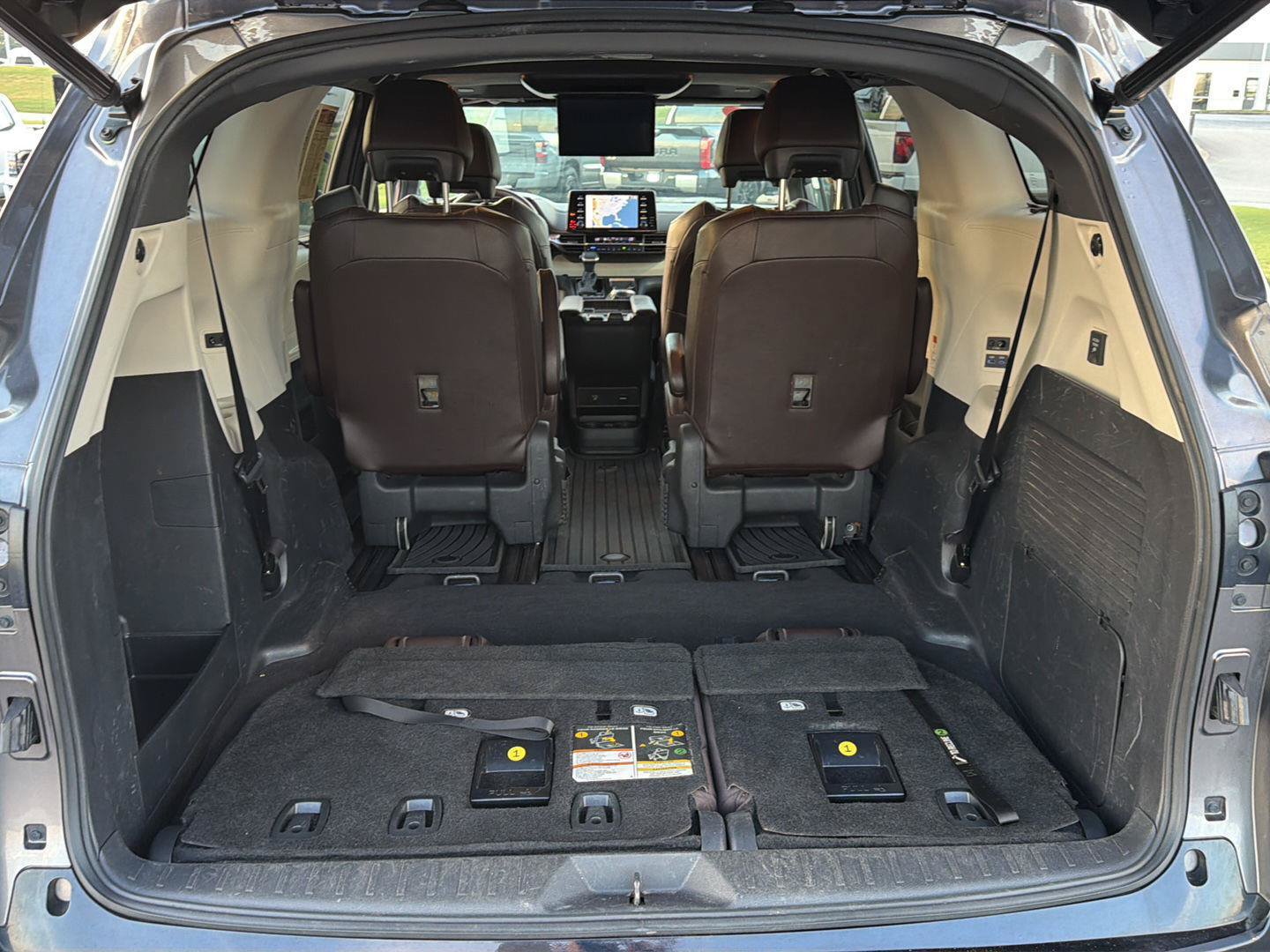 Used 2021 Toyota Sienna Platinum AWD/4WD image 33