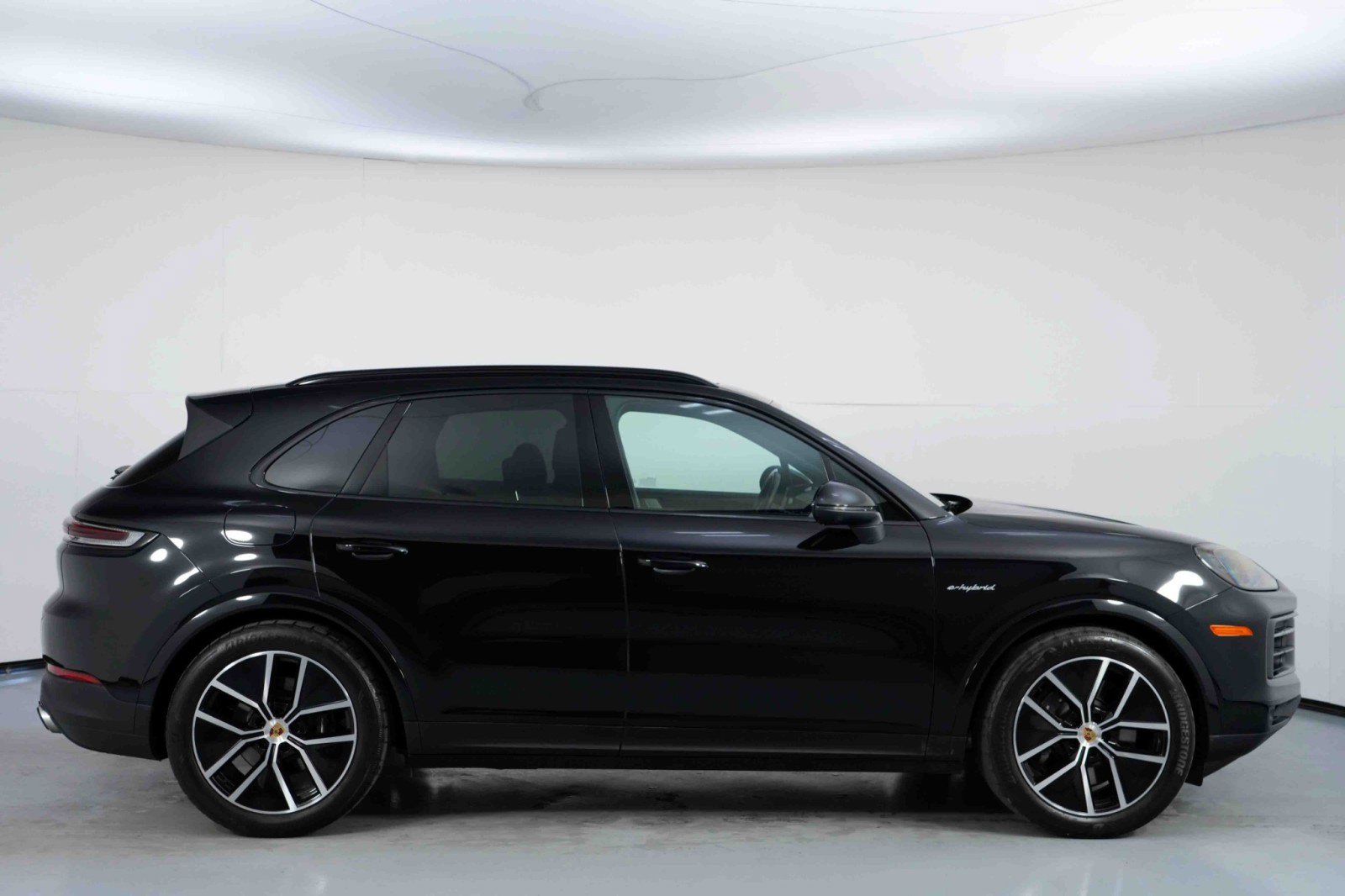 Used 2024 Porsche Cayenne w/ Premium Package image 56