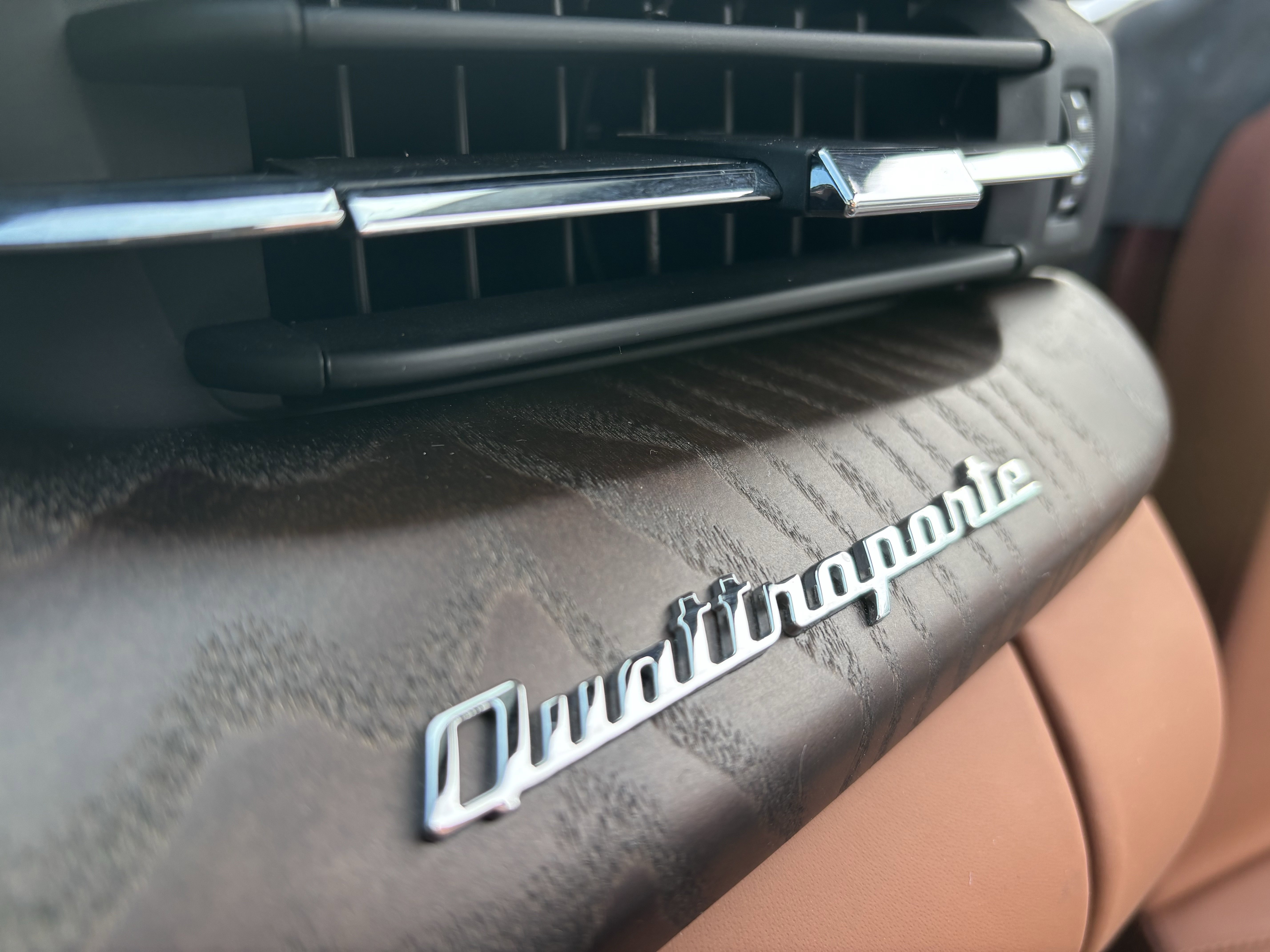 Used 2022 Maserati Quattroporte Modena Q4 image 24