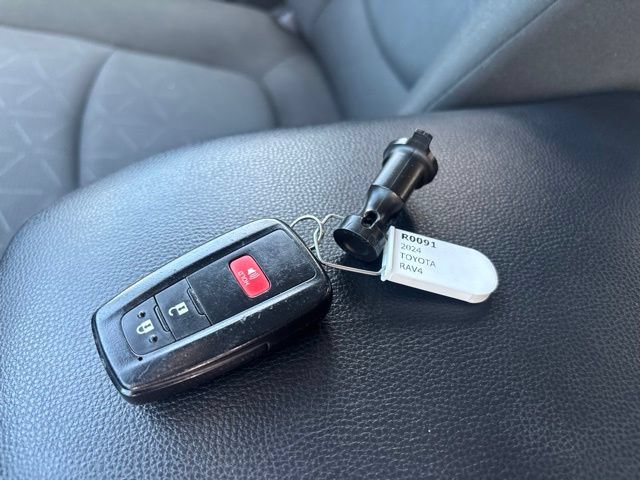 Used 2024 Toyota RAV4 XLE AWD/4WD image 22