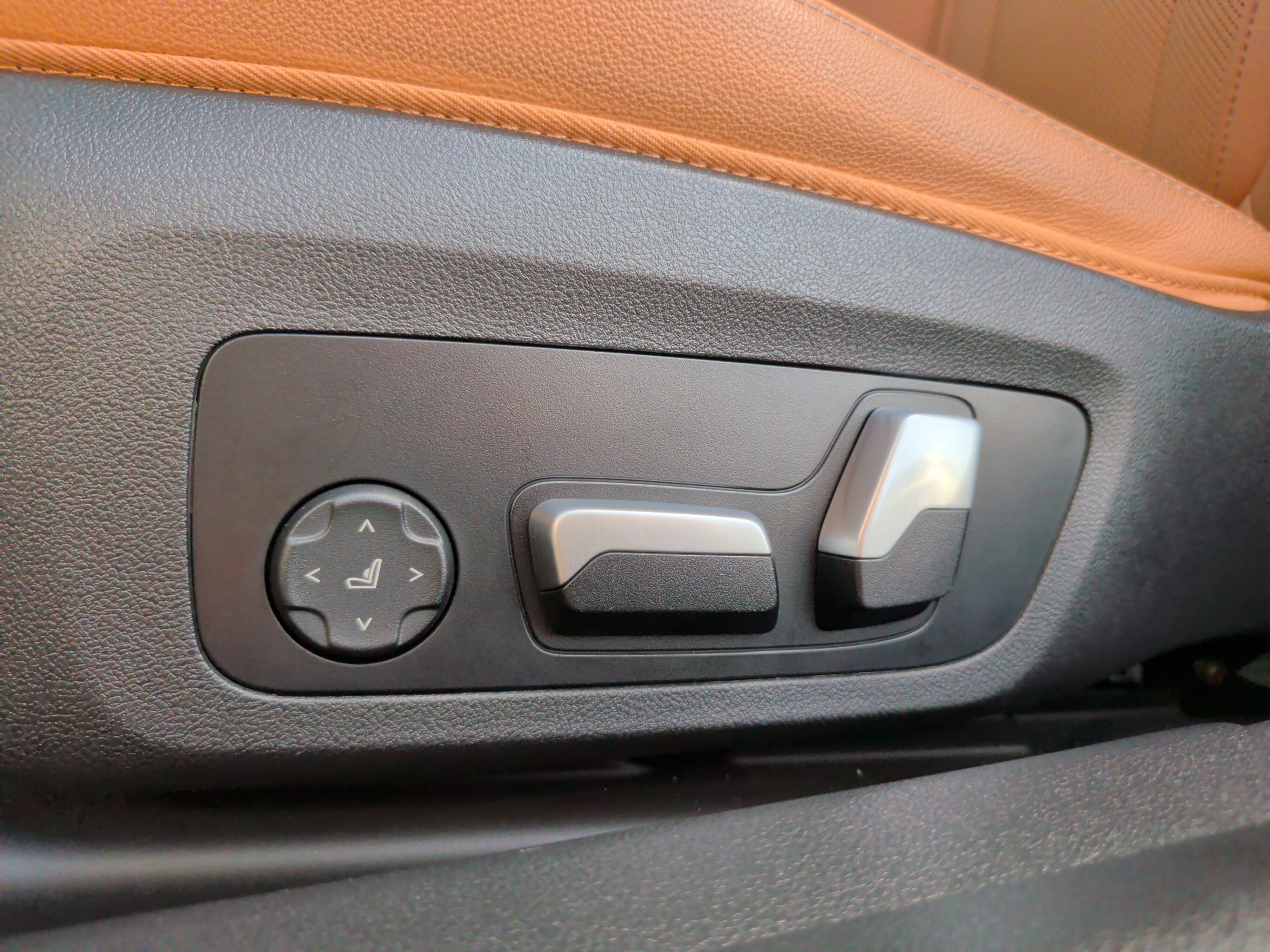 Used 2023 BMW 330e w/ Premium Package RWD image 29