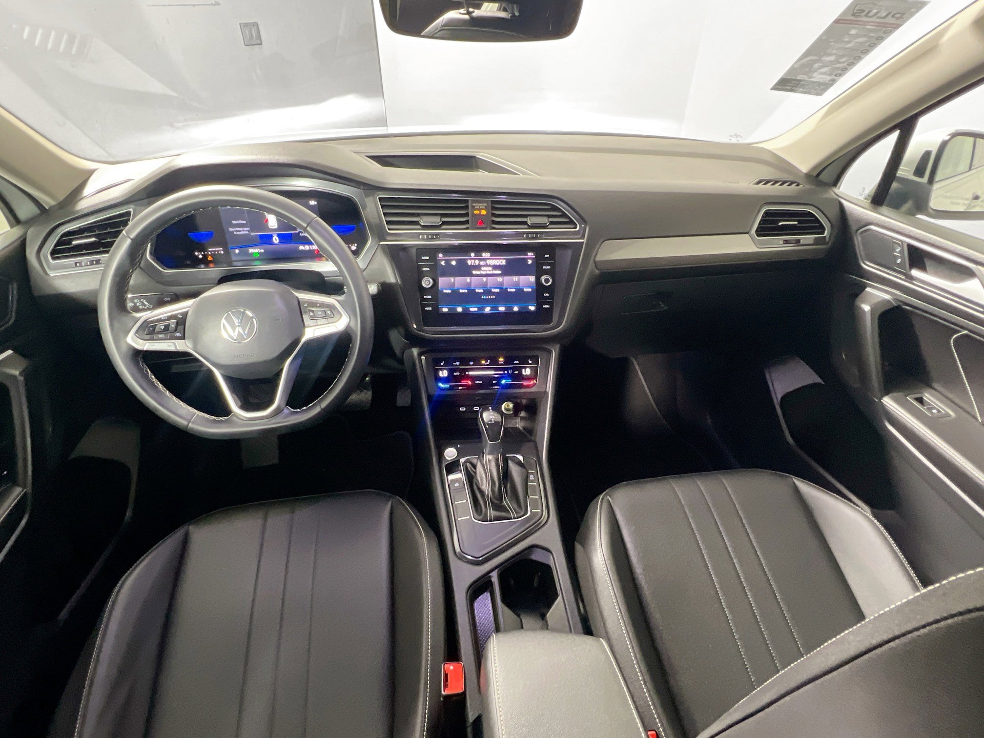 Used 2023 Volkswagen Tiguan SE image 30
