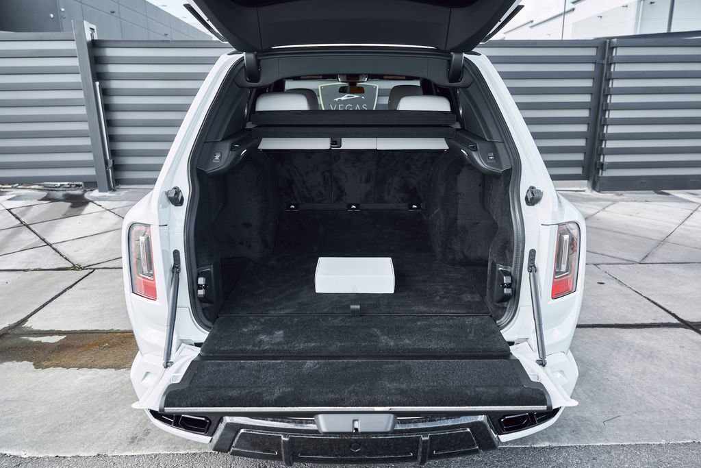 Used 2026 Rolls-Royce Cullinan AWD/4WD image 19