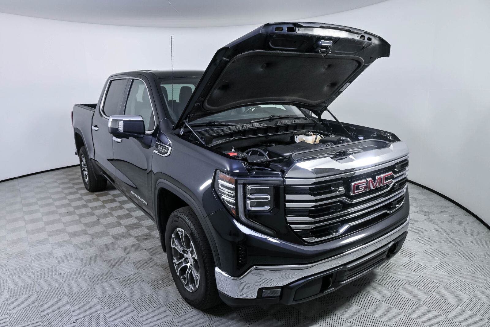Used 2025 GMC Sierra 1500 SLT RWD image 30