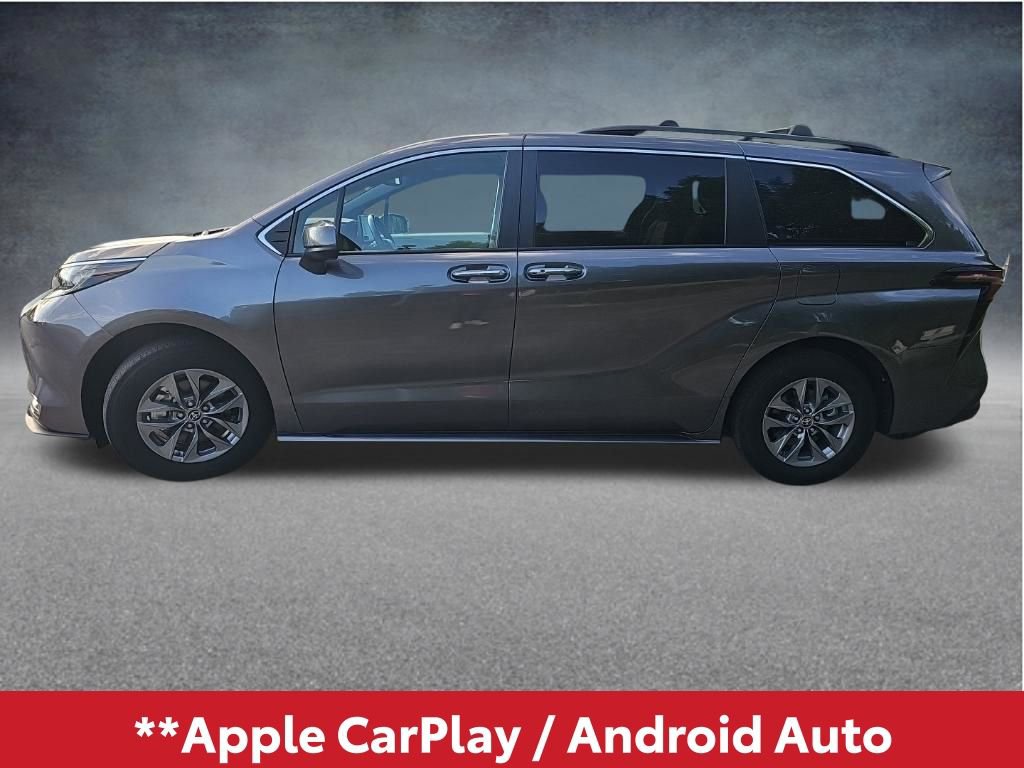 Used 2023 Toyota Sienna XLE FWD image 3