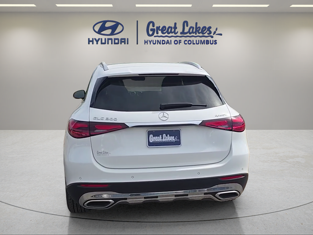 Used 2025 Mercedes-Benz GLC 300 4MATIC image 4