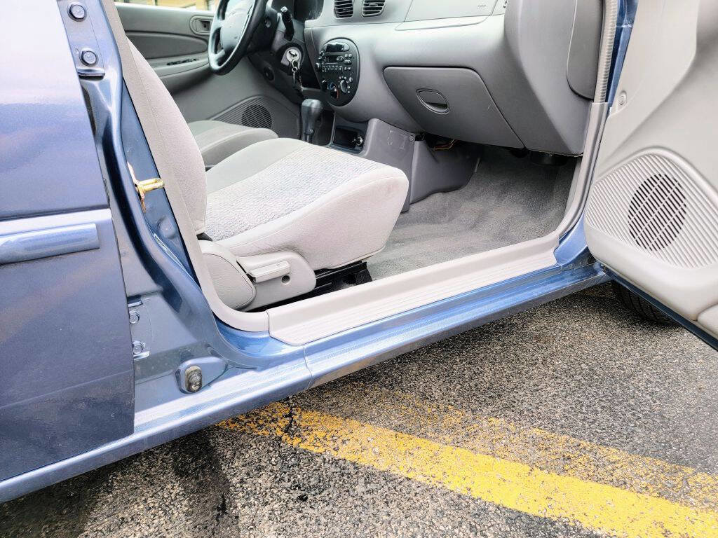 Used 1999 Ford Escort SE image 23