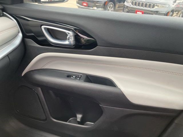 Certified 2025 Jeep Compass Limited image 15