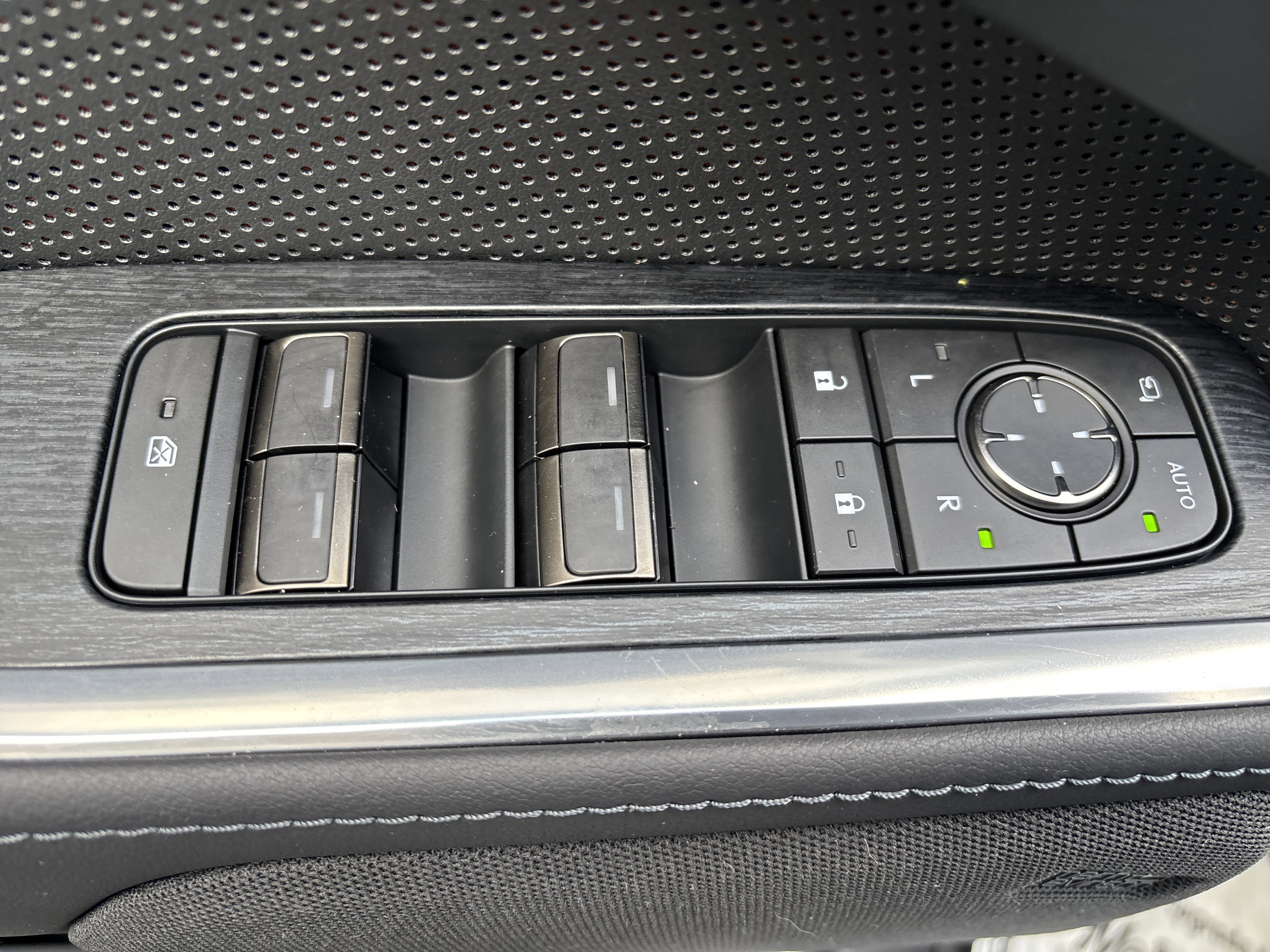 Used 2024 Lexus GX 550 w/ Accessory Package (2T) image 18