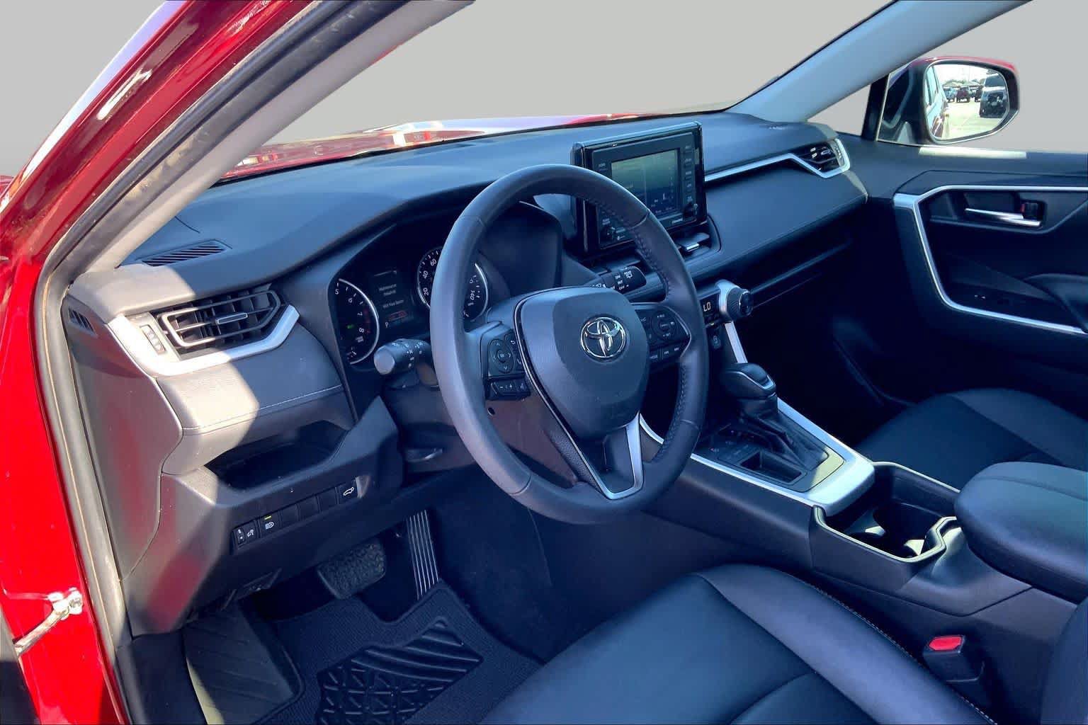 Used 2021 Toyota RAV4 XLE Premium FWD image 18