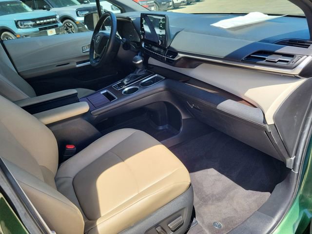 Used 2024 Toyota Sienna XLE image 26
