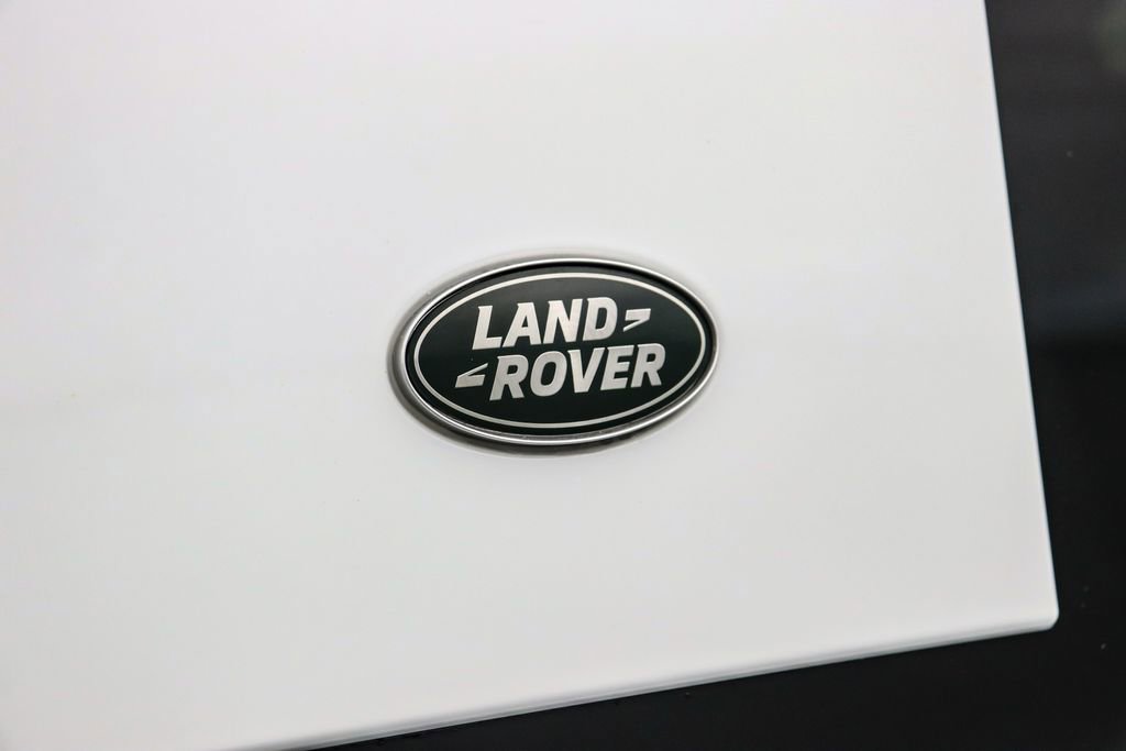 Used 2023 Land Rover Defender 130 SE image 13