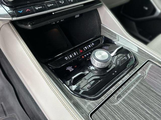 Used 2022 Jeep Wagoneer Series III w/ Premium Group I AWD/4WD image 21