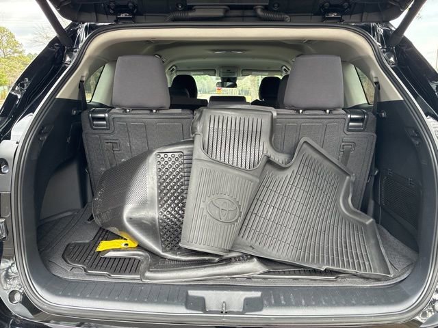 Used 2024 Toyota Highlander LE image 18