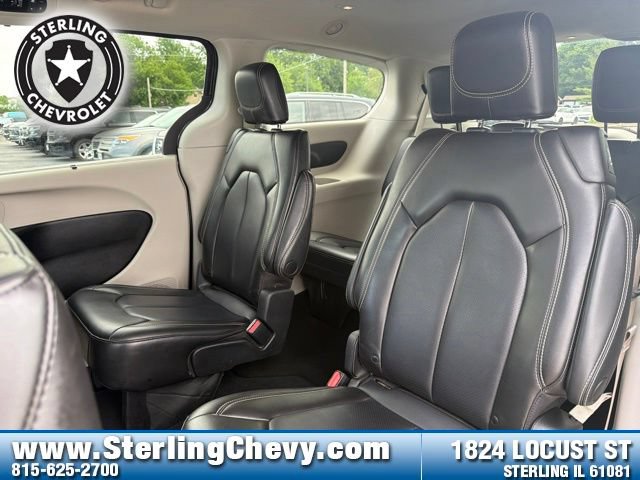 Used 2023 Chrysler Pacifica Touring-L FWD image 15
