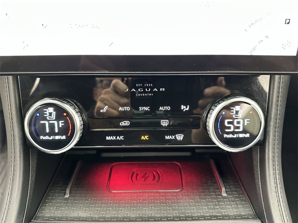 Used 2023 Jaguar F-PACE SVR image 19