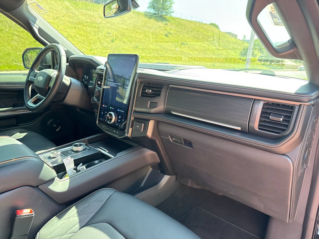 Used 2024 Ford Expedition Max Platinum AWD/4WD image 33