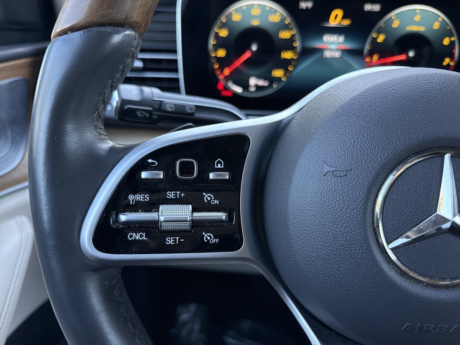 Used 2020 Mercedes-Benz GLE 350 4MATIC image 18