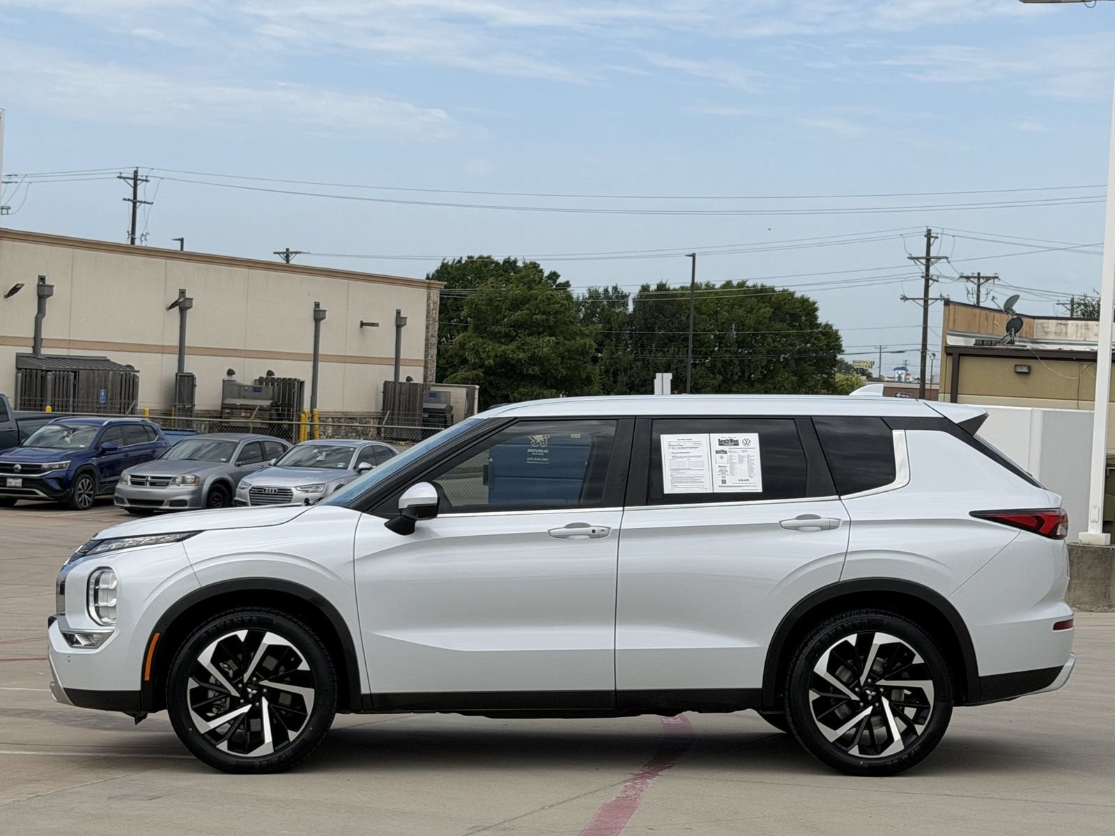 Used 2023 Mitsubishi Outlander SE FWD image 8