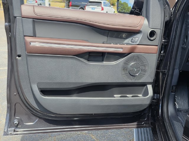 Used 2024 Ford Expedition Limited RWD image 17