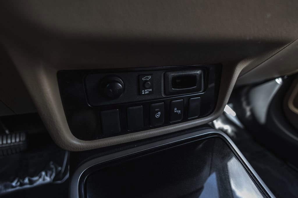 Used 2017 Mitsubishi Outlander GT AWD/4WD image 16