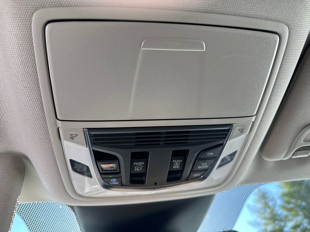 Used 2024 Acura MDX SH-AWD w/ Technology Package image 34