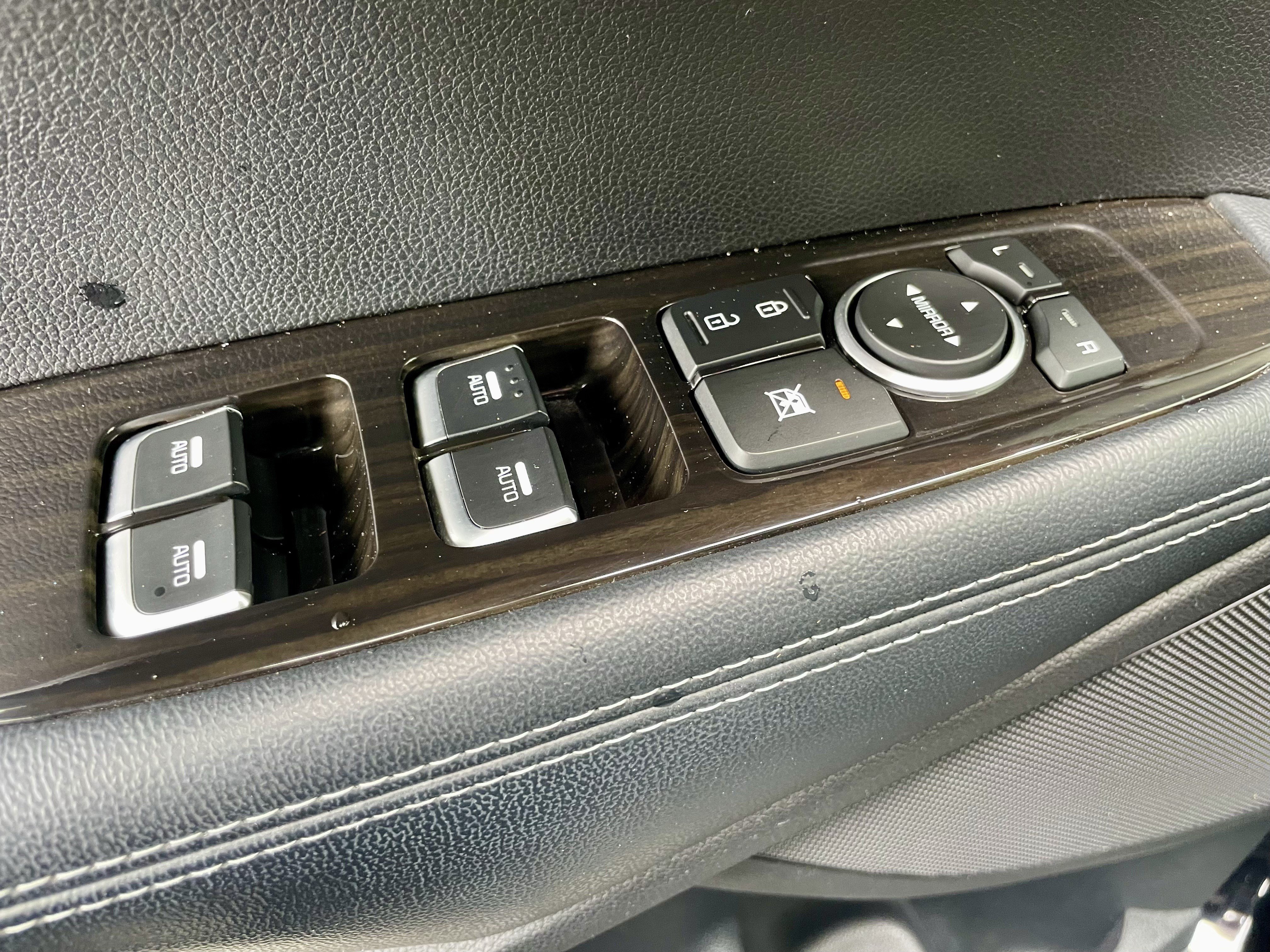 Used 2019 Kia Sorento AWD V6 image 11