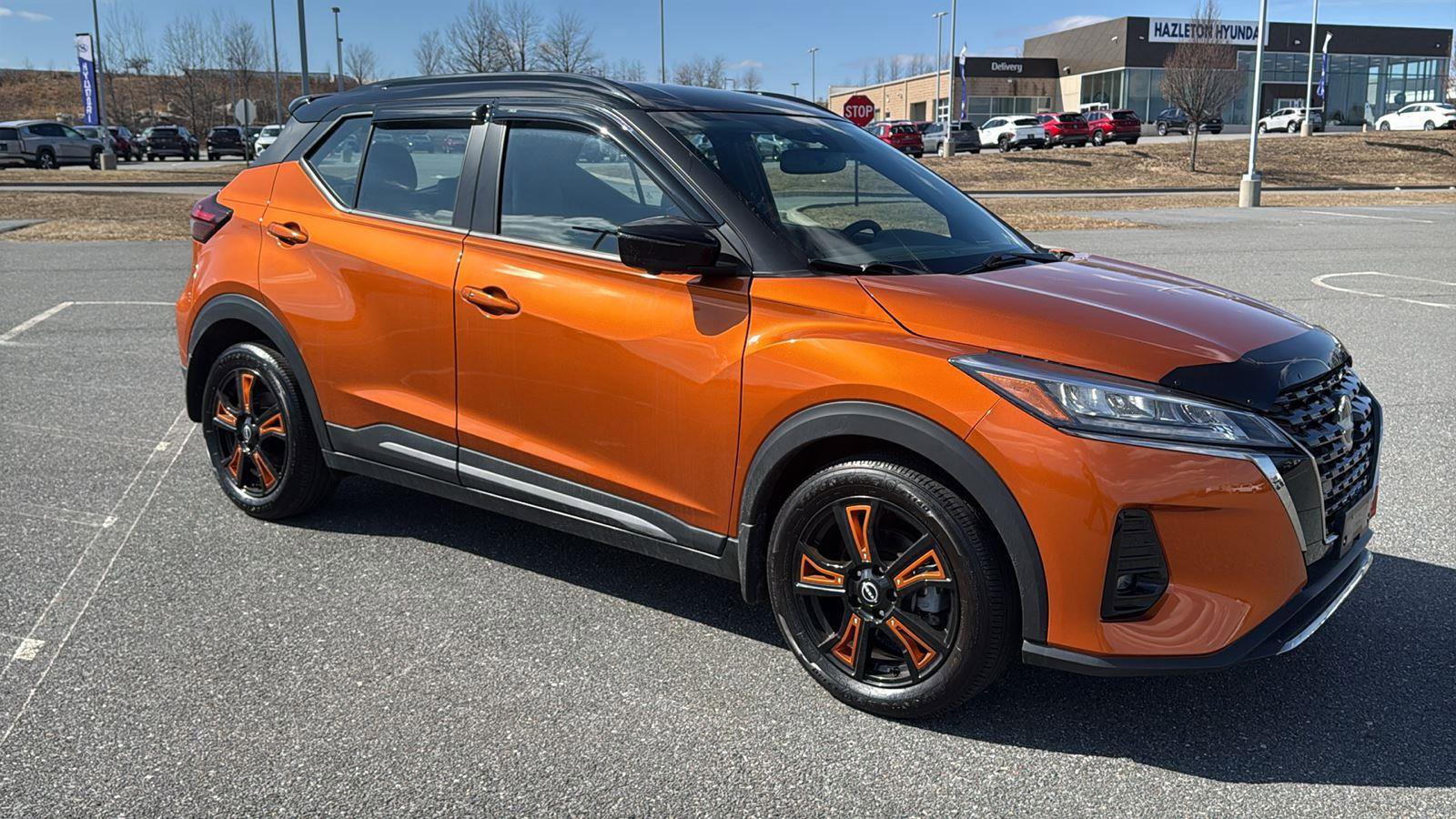 Used 2023 Nissan Kicks SR w/ SR Premium Package image 2