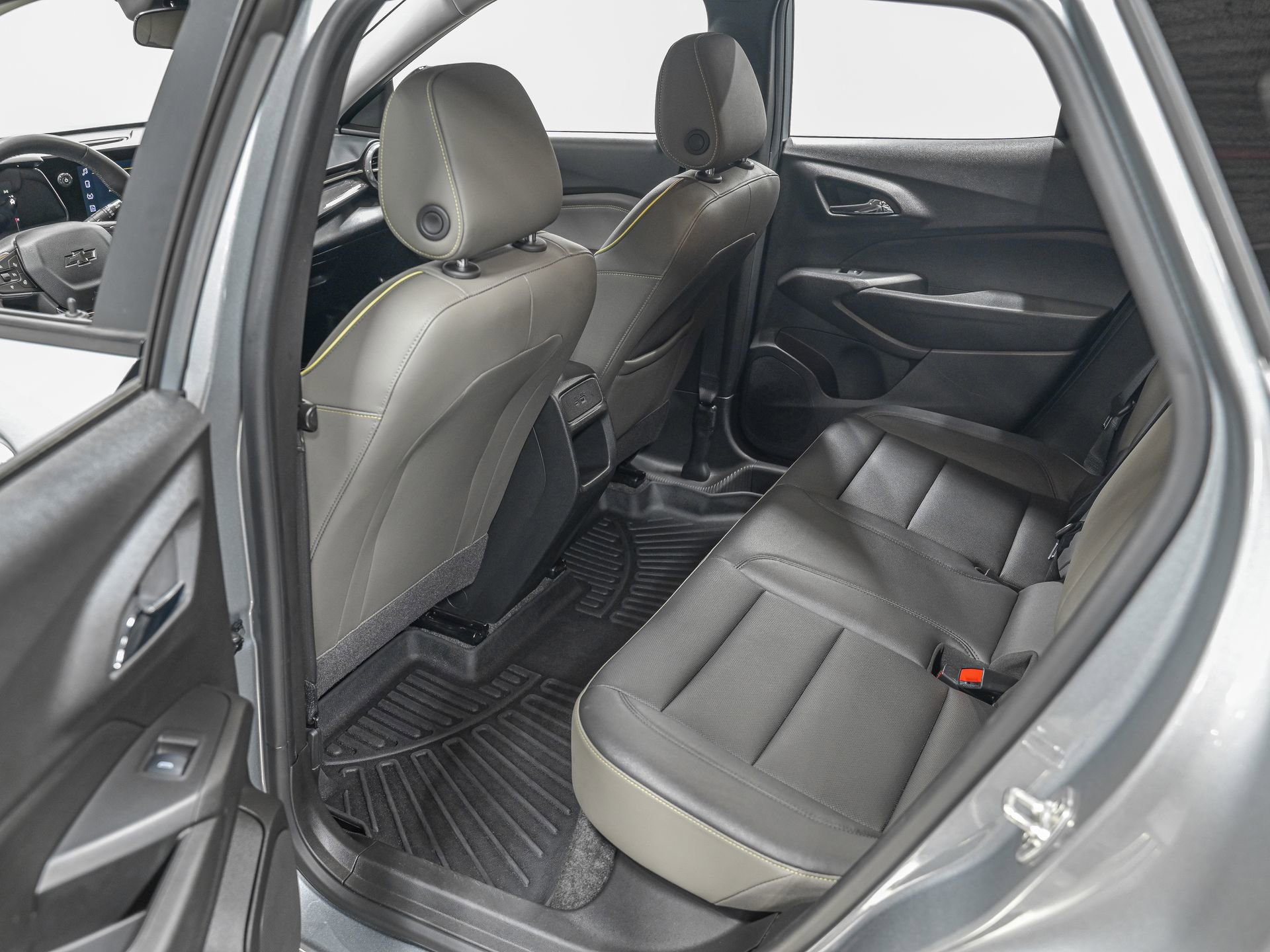 Used 2025 Chevrolet Trax ACTIV w/ Driver Confidence Package image 26