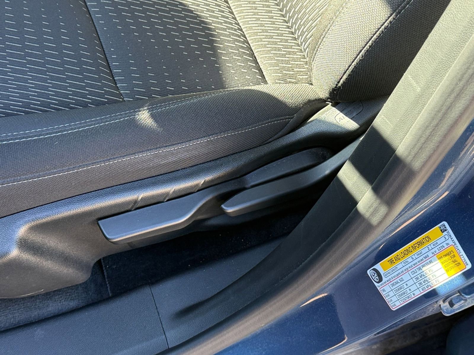 Used 2025 Chevrolet Equinox LT image 23